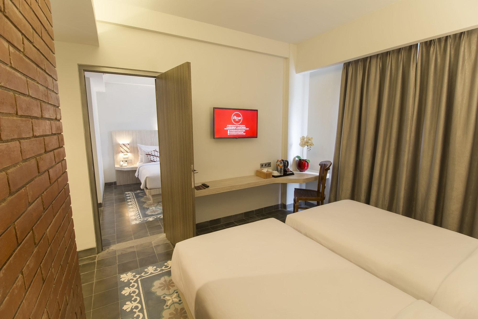 Burza Hotel Yogyakarta Esterno foto