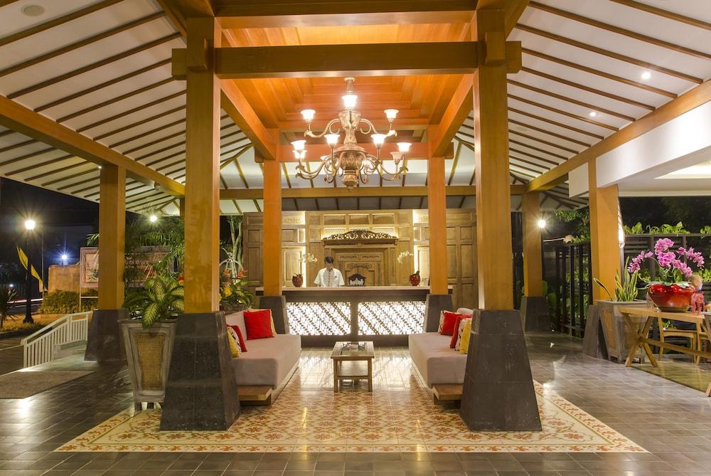 Burza Hotel Yogyakarta Esterno foto