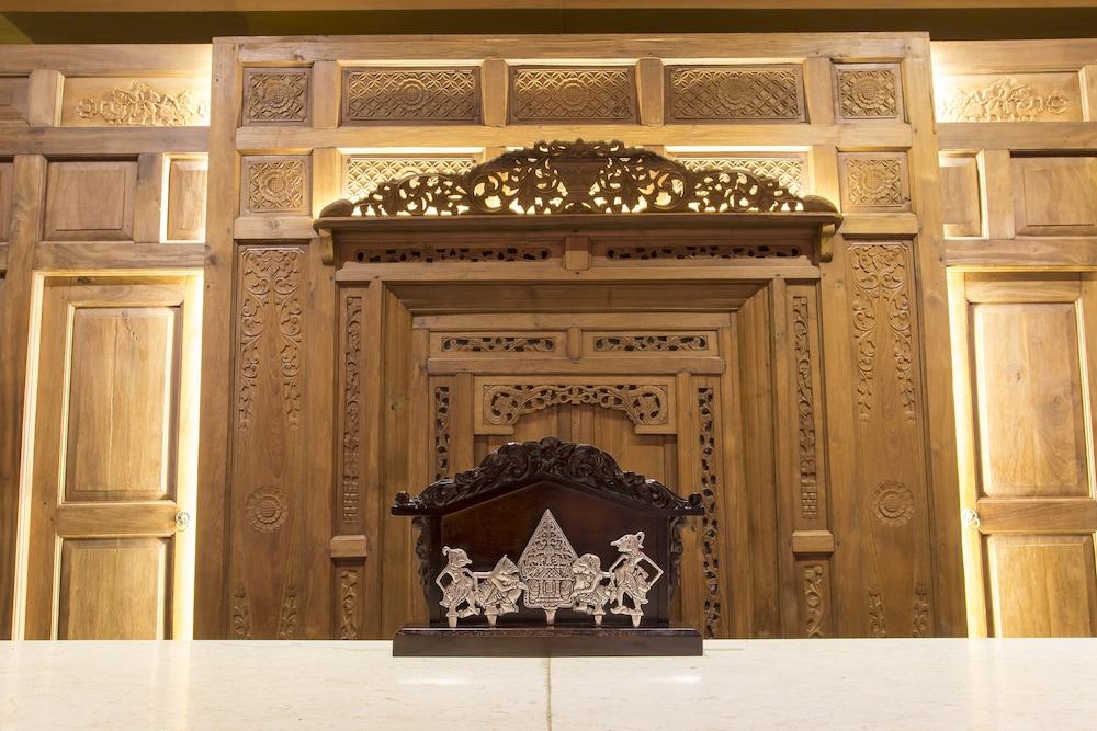 Burza Hotel Yogyakarta Esterno foto