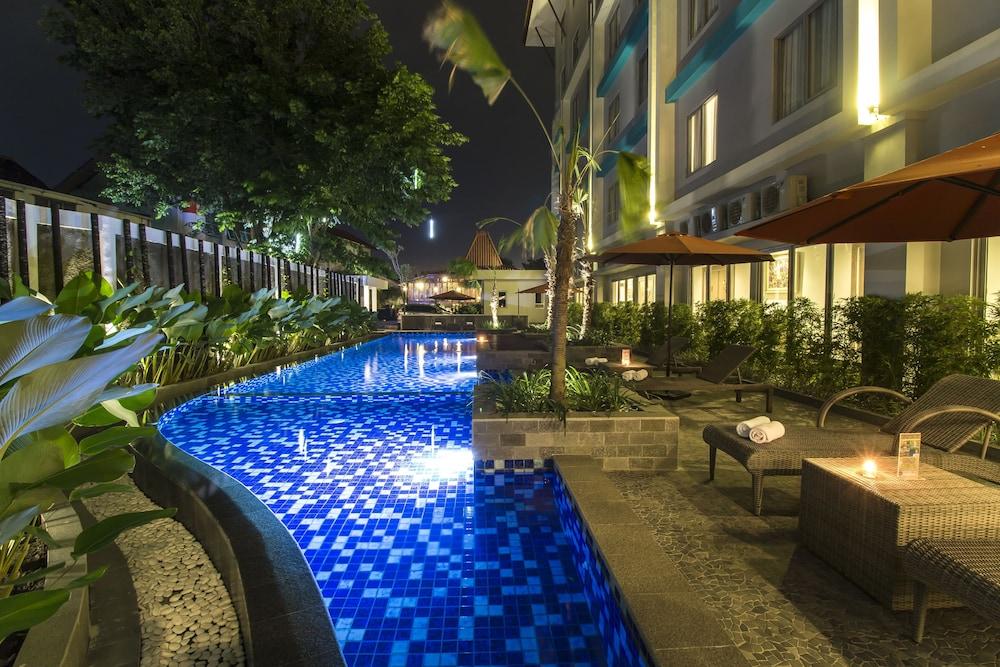 Burza Hotel Yogyakarta Esterno foto