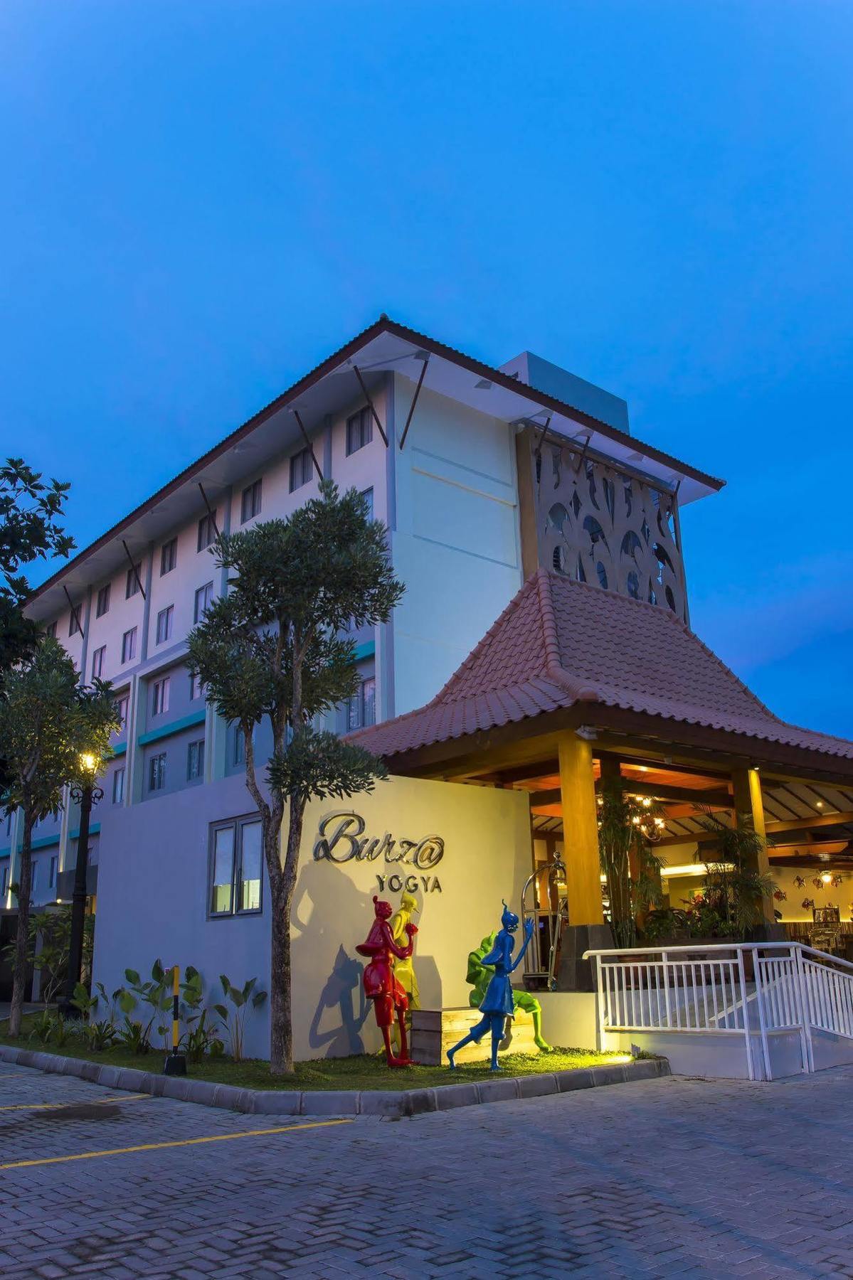 Burza Hotel Yogyakarta Esterno foto